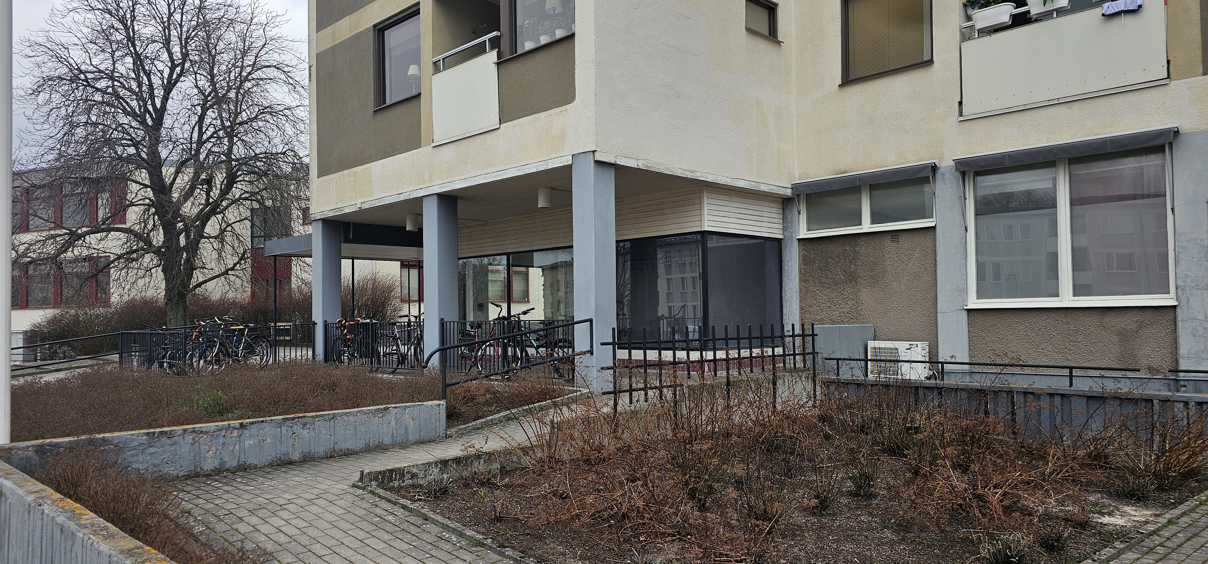 När man kommer från Skogslyckegatan så syns kliniken väl