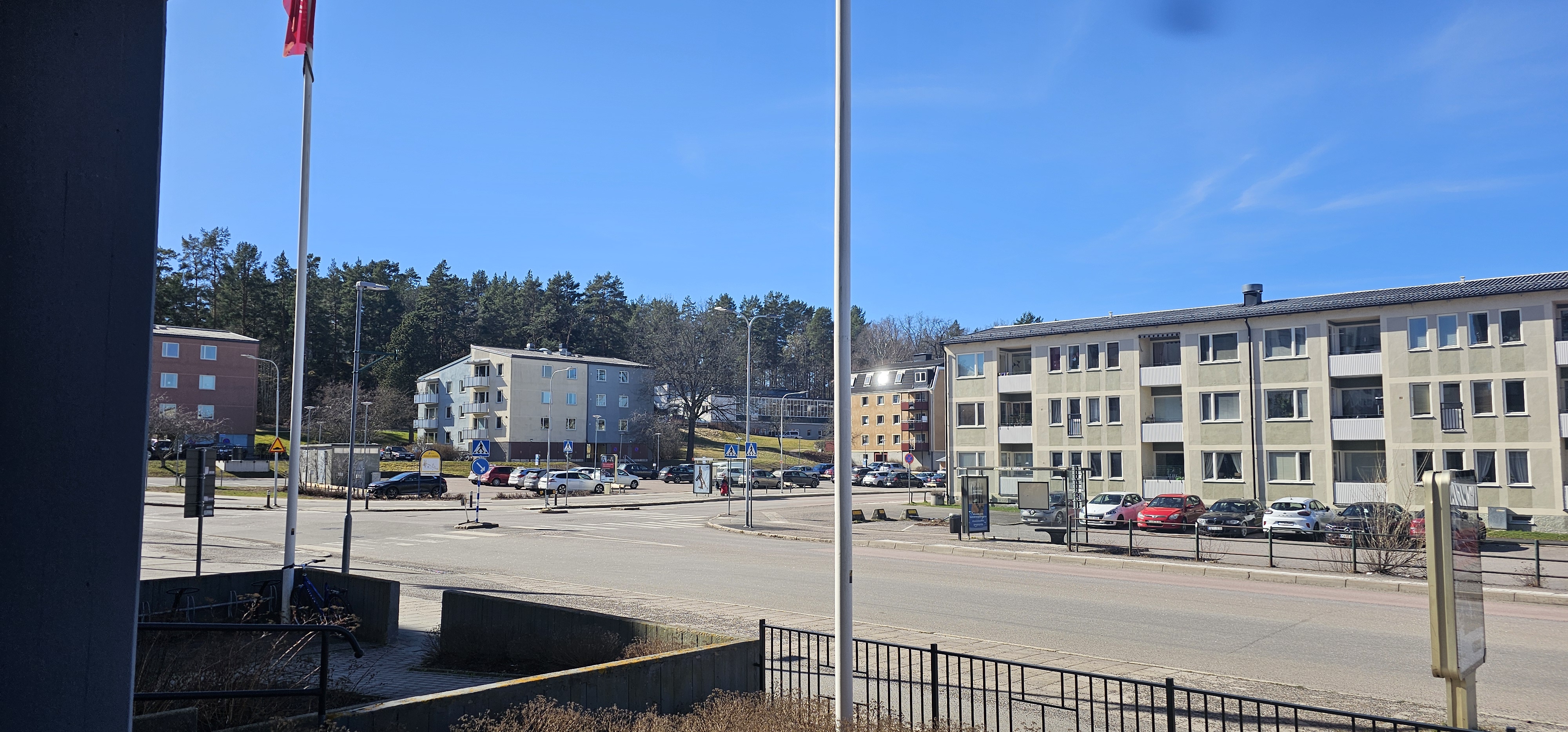 Många bussar åker till Johannelund